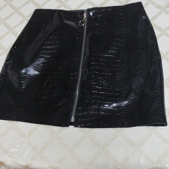 Faux-Leather Mini Skir - Picture 8 of 9